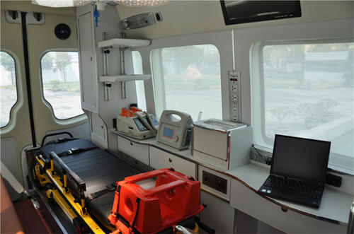 临洮县救护车内部
